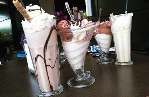 LMDMostoles's tweet photo. Para los que todavía les queda unos días para irse de vacaciones, o ya han vuelto... 
El mejor sitio para empezar la semana 👉 Mokalia Móstoles 
El mejor café, té, chocolate, batidos... date el gustazo de un buen desayuno o merienda. 😋
https://t.co/6ASXIllPD2 https://t.co/cSZ51vDvEG