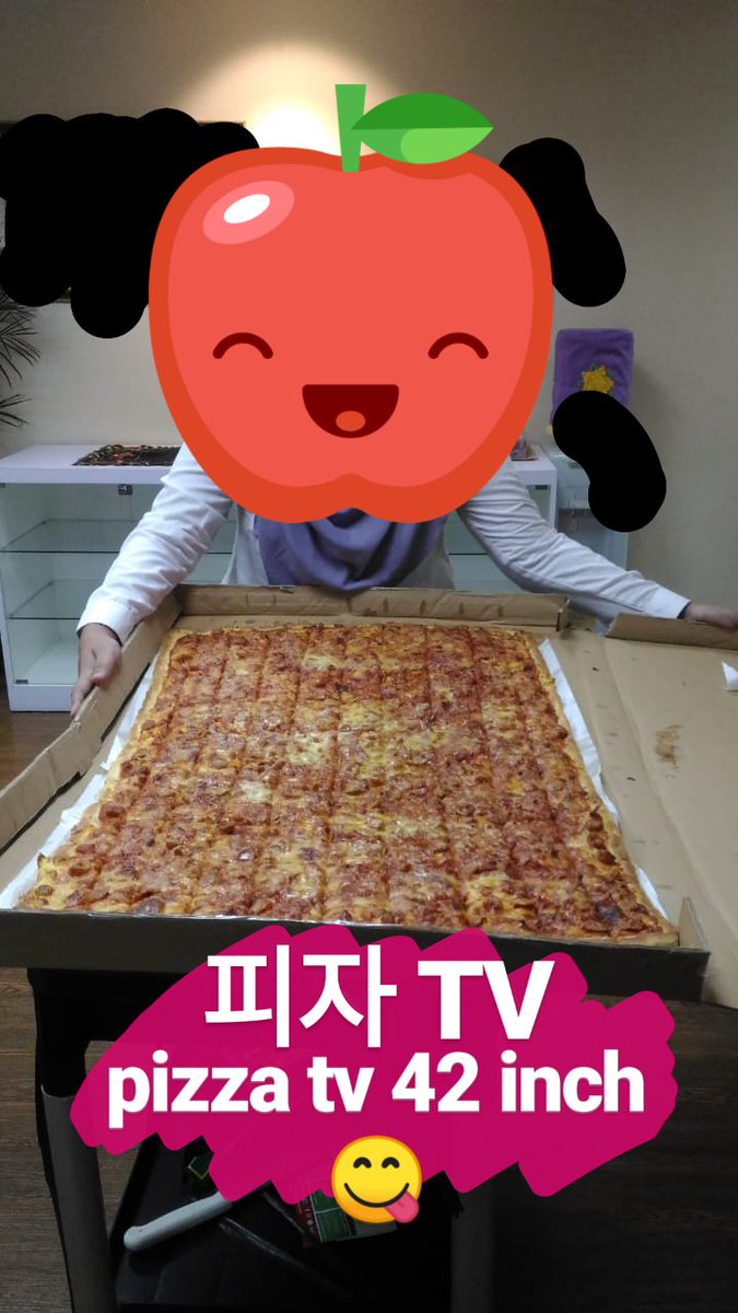 kangdonghostar's tweet photo. gotta calm my self down so enjoy this 42 inch pizza kkkkkkk #피자 #피자tv #pizzatv #42inch https://t.co/0kMYgcsy20