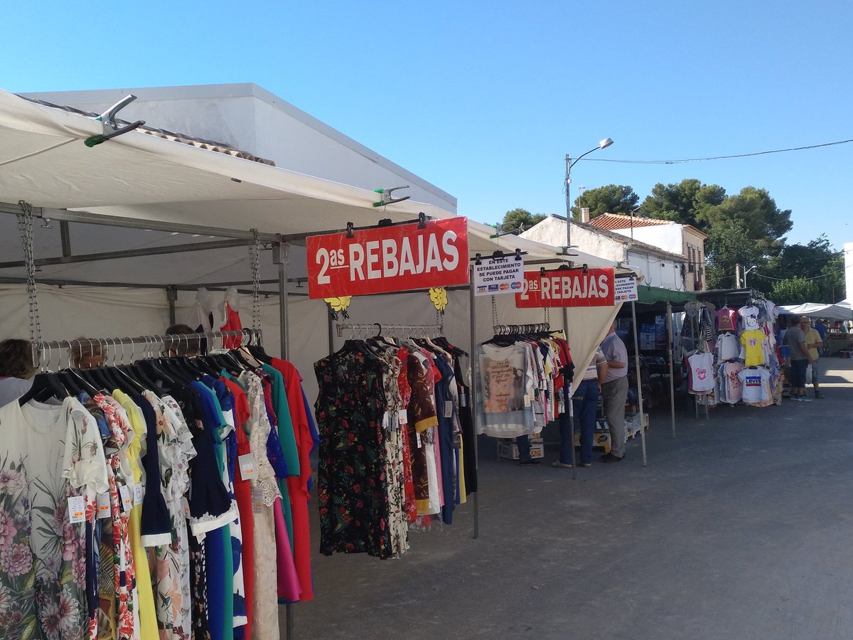 MVEGAS3's tweet photo. Los mercadillos también utilizan técnicas de #Marketing, hay que renovarse.... Y se puede pagar con tarjeta, todo un detalle. Mercadillo de #Belmonte #Cuenqueando @AmigosdeViaje @IsidroTenorio @Maytematias https://t.co/9QAaACE8rw