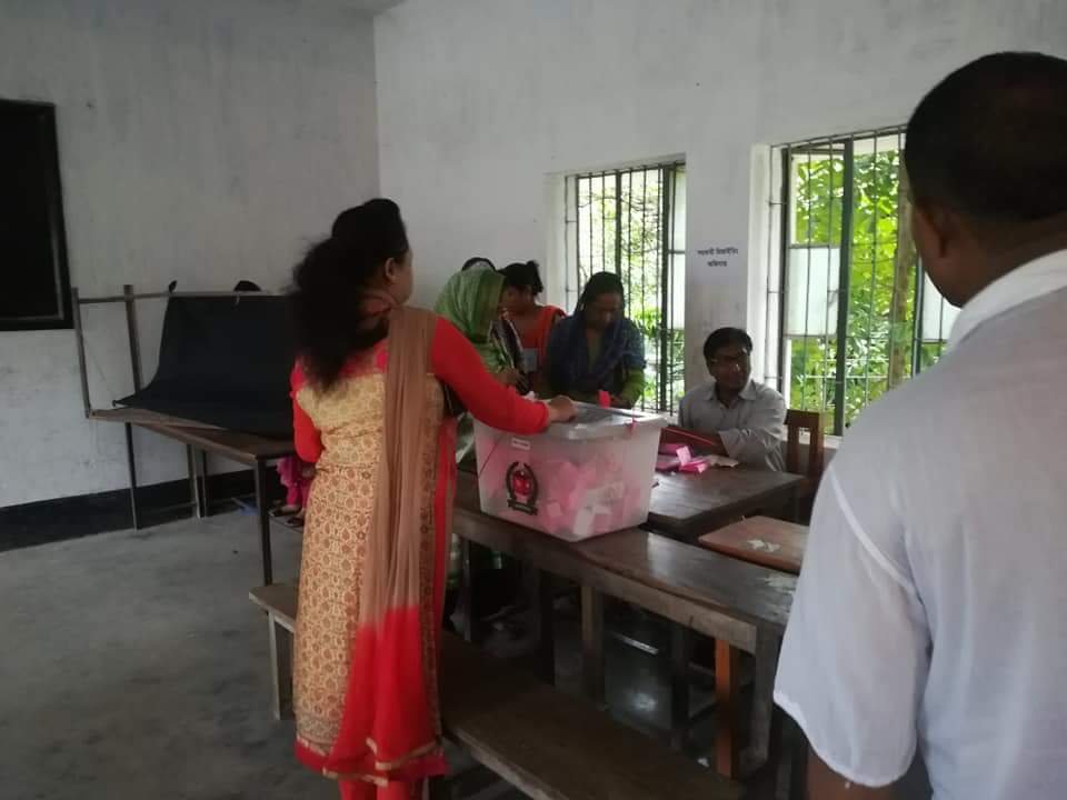 Nazmul_cont's tweet photo. Balloting in progress in Sylhet, Rajshahi &amp; Barishal city Corporations amid tight security and festive mood as voters are seen standing in long queue to cast their right to franchise. The atmosphere is peaceful so far.
#Bangladesh
#Election2018
#CityPolls https://t.co/keXurIRdXO