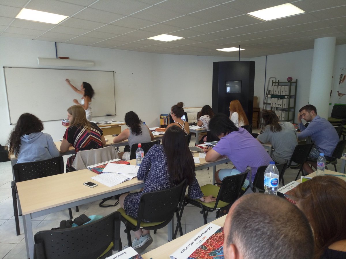 JoanRamonMarina's tweet photo. #gentdelcampus en l'inici de les classes de catalĂ aquest matĂ al Centre de CatalĂ de la Massana dins les activitats del #CULC18 Iniciativa conjunta de @GovernAndorra i @IRLlull https://t.co/DkqTWwNOih