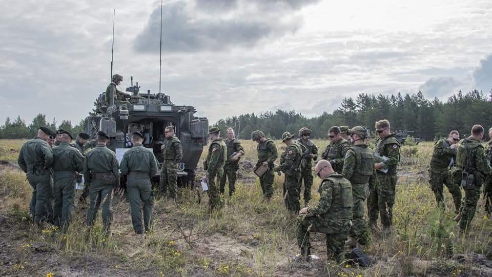 PLinNATO's tweet photo. This is #NATO!
#Polish🇵🇱 #Canadian🇨🇦 and #Spanish🇪🇸 troops train together in #Latvia🇱🇻🤝
#NATO enhanced Forward Presence #eFP #BGLVA in action💪
Aim? To reassure, deter and defend.
📸 by #BGLVA
#WeAreNATO https://t.co/6VTy4vk1C6