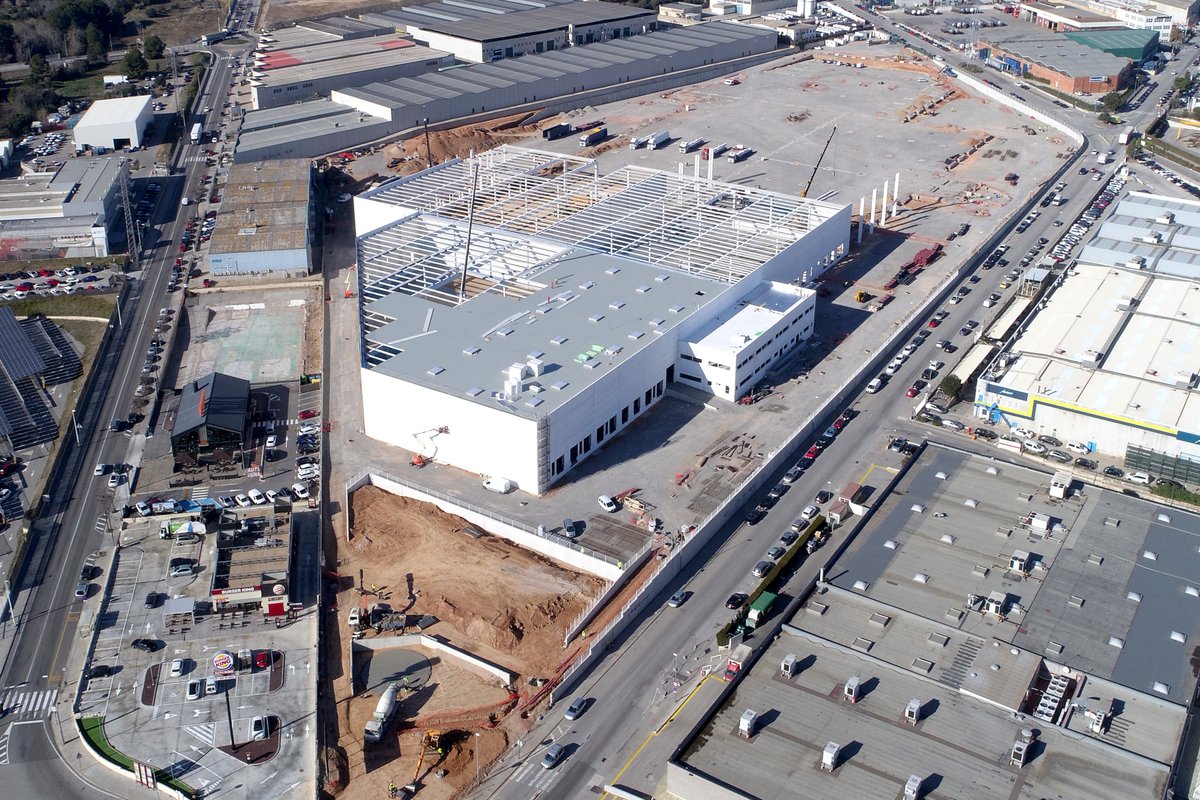 Pavasal's tweet image. 📸 🚧 | Nuestro equipo de Abrera Park ha conseguido en los últimos meses construir esta plataforma #logística galardonada con #LeedSilver  #CertificaciónLeed  #LeedCertification 

¡Gran trabajo!
#obrapavasal