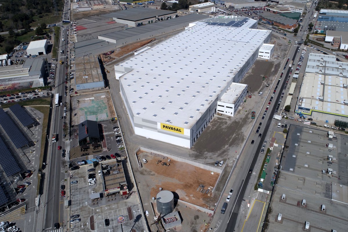 Pavasal's tweet image. 📸 🚧 | Nuestro equipo de Abrera Park ha conseguido en los últimos meses construir esta plataforma #logística galardonada con #LeedSilver  #CertificaciónLeed  #LeedCertification 

¡Gran trabajo!
#obrapavasal