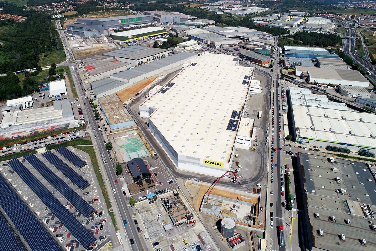 Pavasal's tweet image. 📸 🚧 | Nuestro equipo de Abrera Park ha conseguido en los últimos meses construir esta plataforma #logística galardonada con #LeedSilver  #CertificaciónLeed  #LeedCertification 

¡Gran trabajo!
#obrapavasal