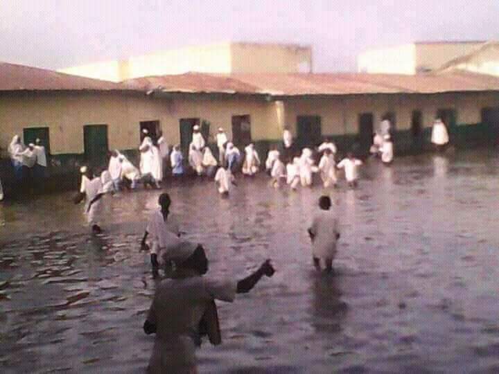 PDPYES's tweet photo. Public School under APC Government. #Kano 
@PDP_2019 @PDPNaija @OfficialPDPNig @DemolaRewaju @GEJonathan https://t.co/whgQj6rPpS