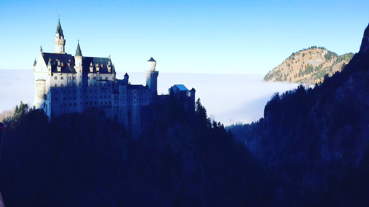 CheerfulTravel1's tweet photo. Trekked up a mountain, stood on an unstable bridge attached to two cliffs. But hey all worth it for this picture 👀

#travel #germany #blog #travelblog #cheapholiday https://t.co/hoTvFBH1cQ