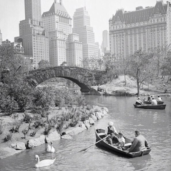 #غرد_بصورة ، صورة قديمة ل سنترال باراك في مدينة #نيويورك #امريكا Central Park NYC 
الصورة تعود لعام ١٩٣٣م
...
#ماذا_تقول_لمن_يراقبك #شي_تتمناه_يزول_للابد #الصديق_في_نظرك