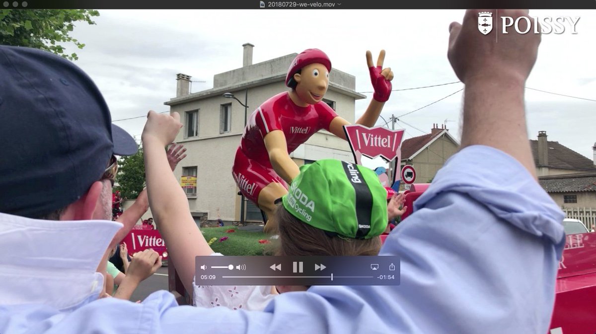 villepoissy's tweet photo. Revivez en vidéo un incroyable week-end sous le signe de la petite reine à #Poissy : inauguration de la voie verte #PauloLaScience, puis passage @LeTour  qui a sucité un incroyable engouement populaire et a moblisé 150 bénévoles. #PoissyLeTour
https://t.co/6eqp8B7TJs https://t.co/4qnhL2nwZR