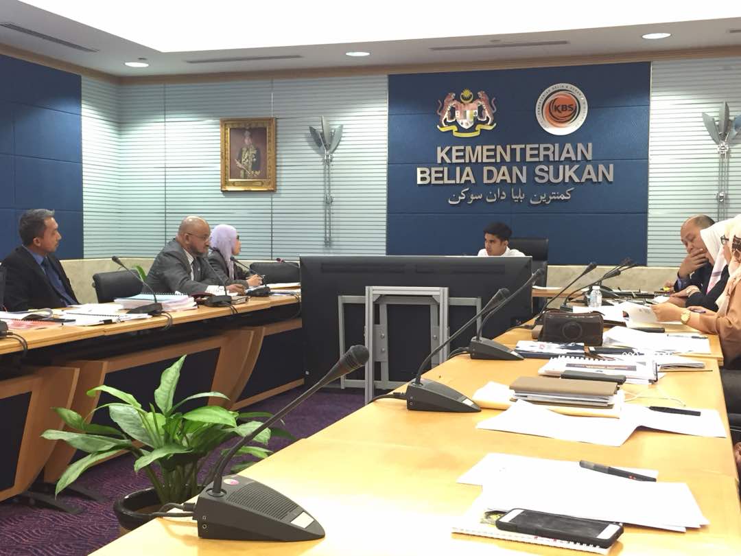 tkpbpb's tweet photo. Sesi pembentangan Program Jabatan Belia dan Sukan Negara untuk kelulusan bersama YBM @SyedSaddiq. https://t.co/UQyuKfycP4