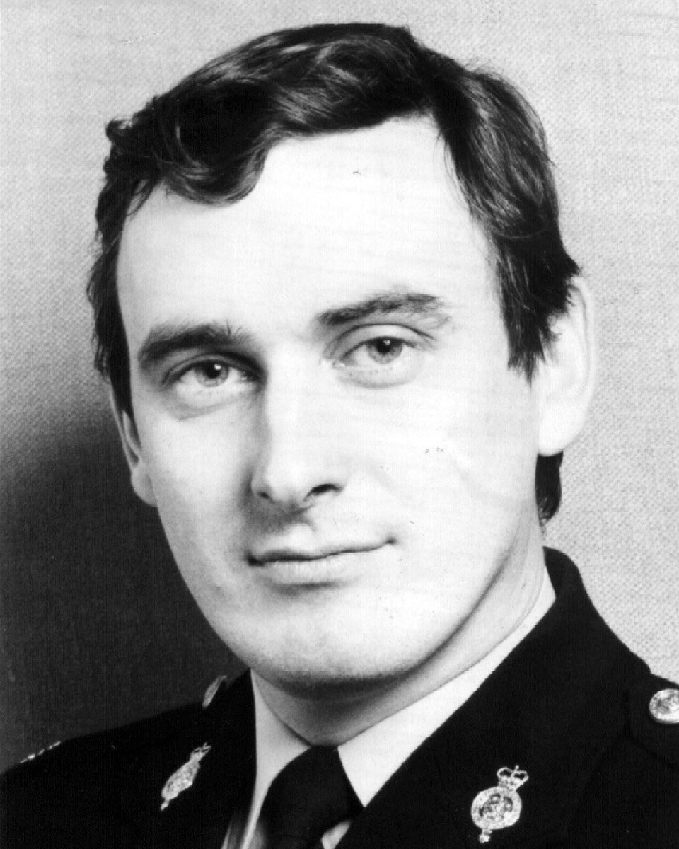 lady_bird_lin's tweet photo. @UK_COPS @PolUnityTourUK Remembering our fallen officer PC1036 Ian Woodward #RebuildingShatteredLives 💙🚴 https://t.co/ogVG85Qcfn