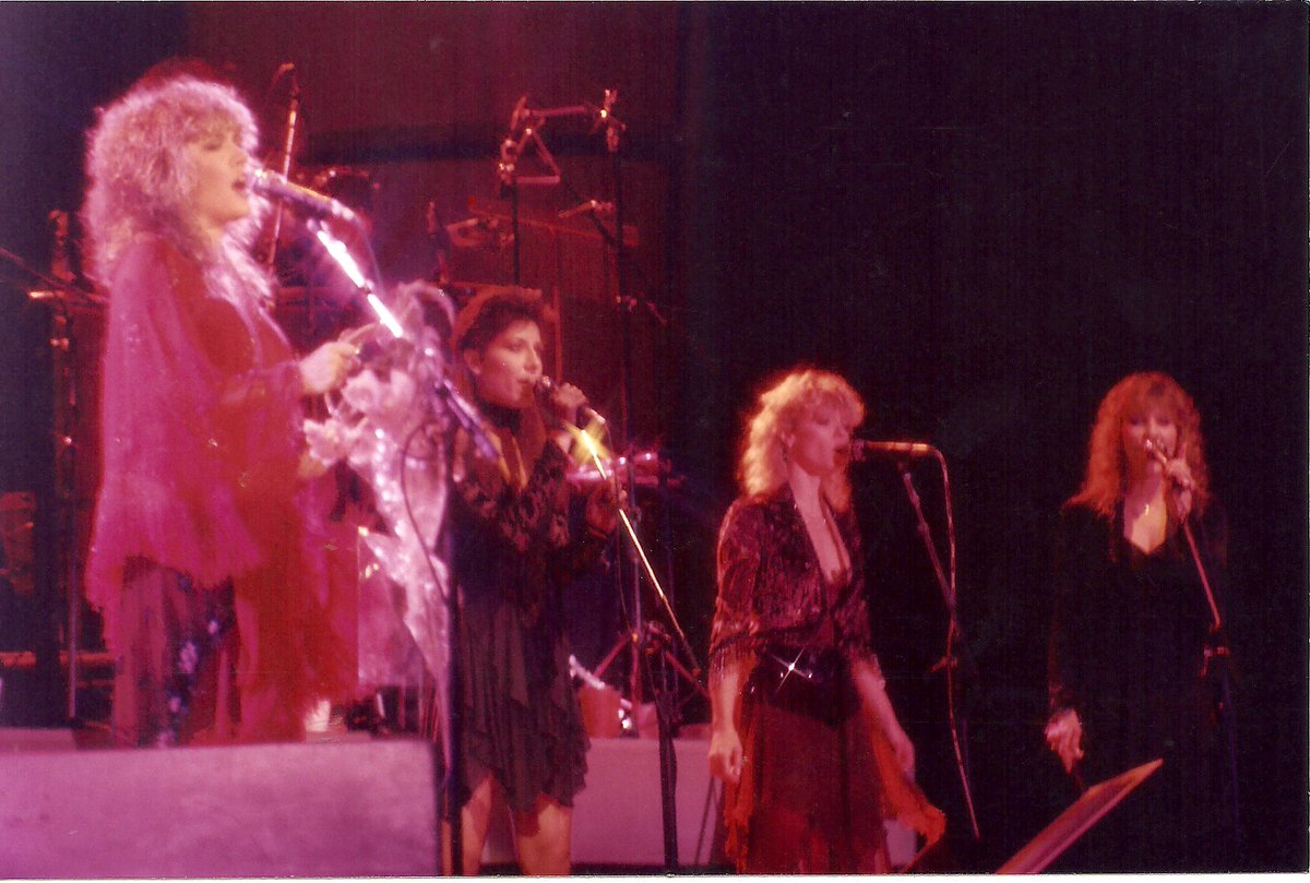 VampWriterGRRL's tweet photo. I'm by no means out of rare #StevieNicks photos, I just have to scan some more. These are the last two in the concert set from what I think was the #WildHeart tour. #SharonCelani #LoriNicks @StevieNixChain https://t.co/moQqi3HQcz