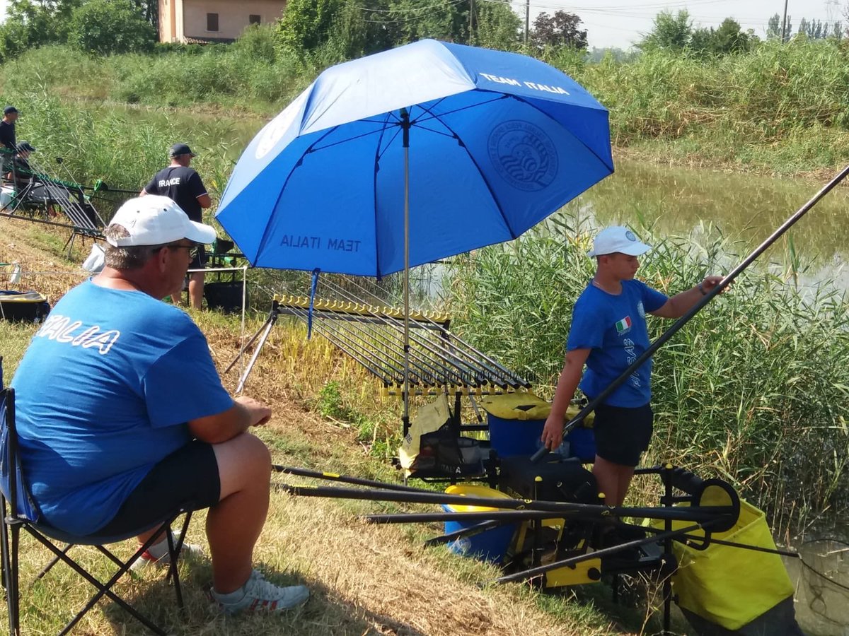 Fipsas1942's tweet photo. Con le prime prove delle nazionali sul #CavoLama si apre la settimana dei mondiali #giovanili di #pescaalcolpo. 🎣🇮🇹
Alcune foto degli azzurrini sul campo gara.
#RoadtoNovidiModena #WorldChampionships #NovidiModena #PescaalColpo #CoarseFishing #AzzurriFipsas #FIPSAS #FIPSed https://t.co/qLRy1m0kjD