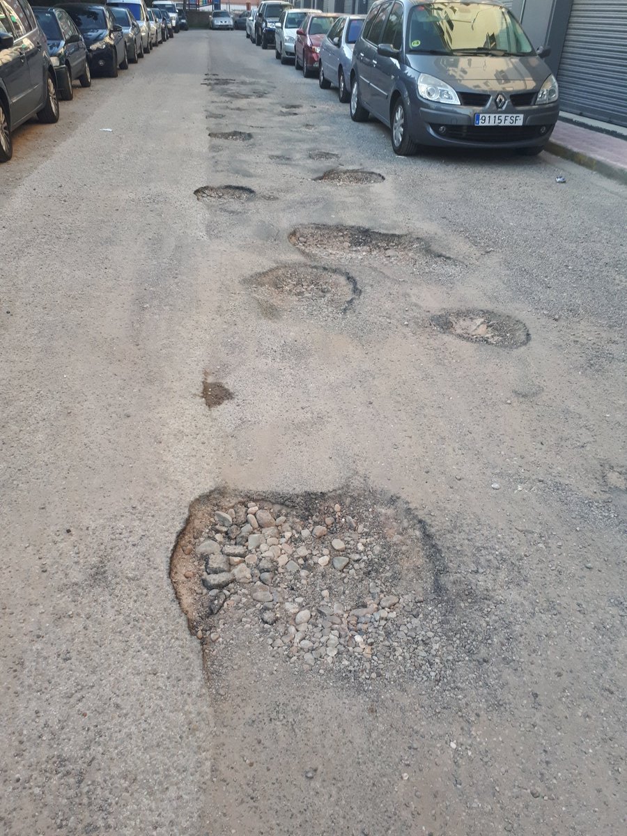Lidia_AB's tweet photo. @ajterrassa Hola @ajterrassa .Per quan l'asfaltat del carrer
Bulgaria a Can Parellada?La foto va ser presa a l'Abril.Actualment hi ha més forats y més profunds. VERGONYÓS! Can parellada no es el centre,pero també som Terrassa no ho oblideu.Tenim el mateix dret a tindre carrers en bon estat https://t.co/5ExtYbJHpK