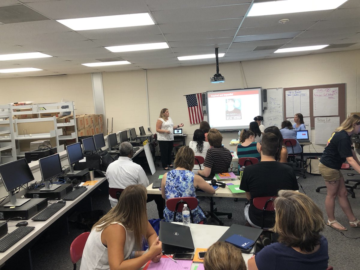 MineHillCAS's tweet image. So many of our awesome teachers preparing for another great year at CAS. #LATIC, #minehillcas, #IDEcorp