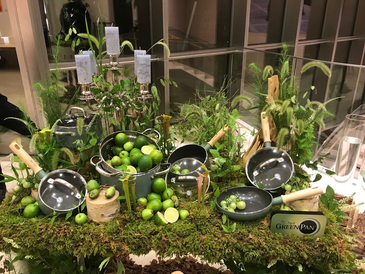 DonBrentino's tweet photo. #EconomicDiplomacy Successful launching event of #Mayflower new collection of @GreenPan_Intl, @BelgiumEmbJapan including raffle price with Belgian #diamond from @grunbergerdj @FlandersTrade @AkioAoki @MIRUDESIGN https://t.co/8lpIMhQns6