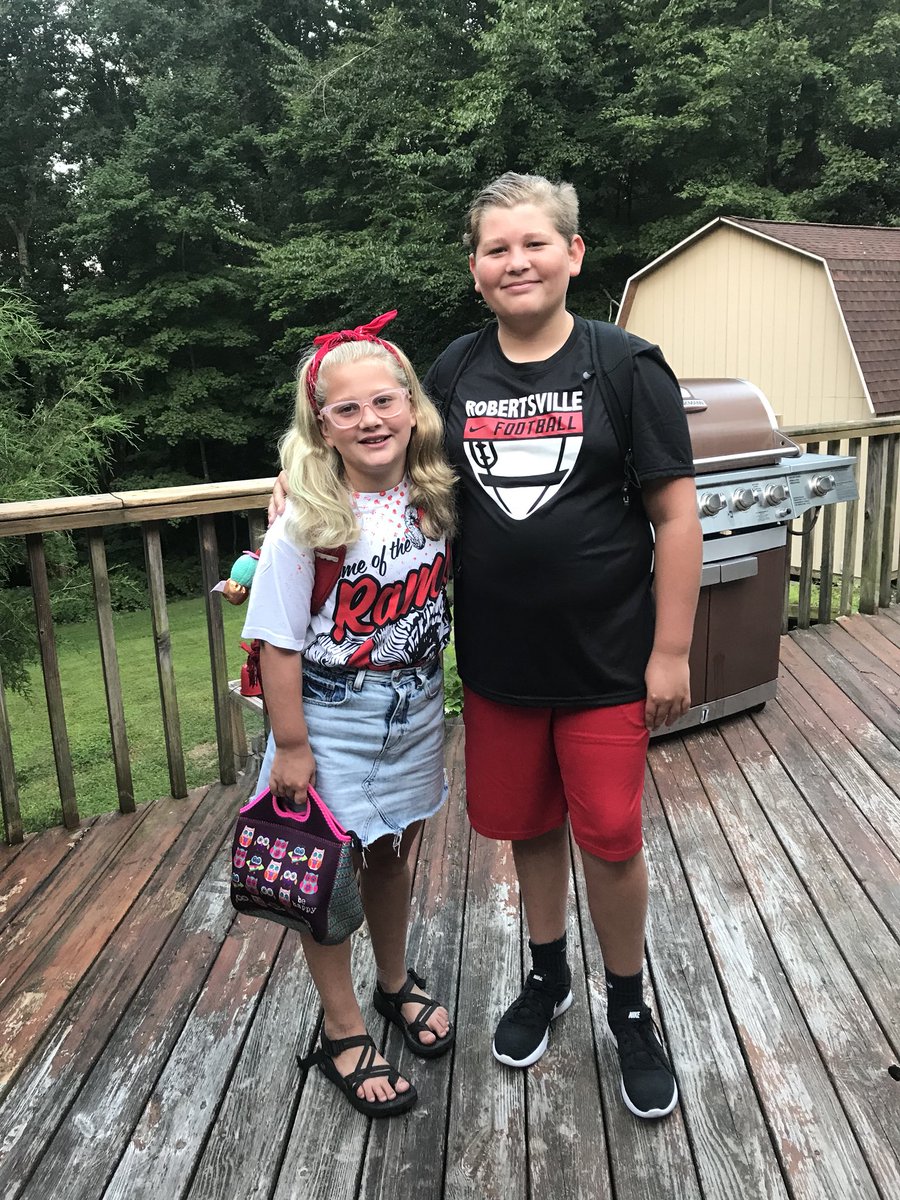 HixsonErica's tweet image. Tag, you’re it @big_willbill. Daddy officially gets morning car duty! And of course they’re sporting @RMS_ORS spirit gear for the 1st day!! #ORSRocks