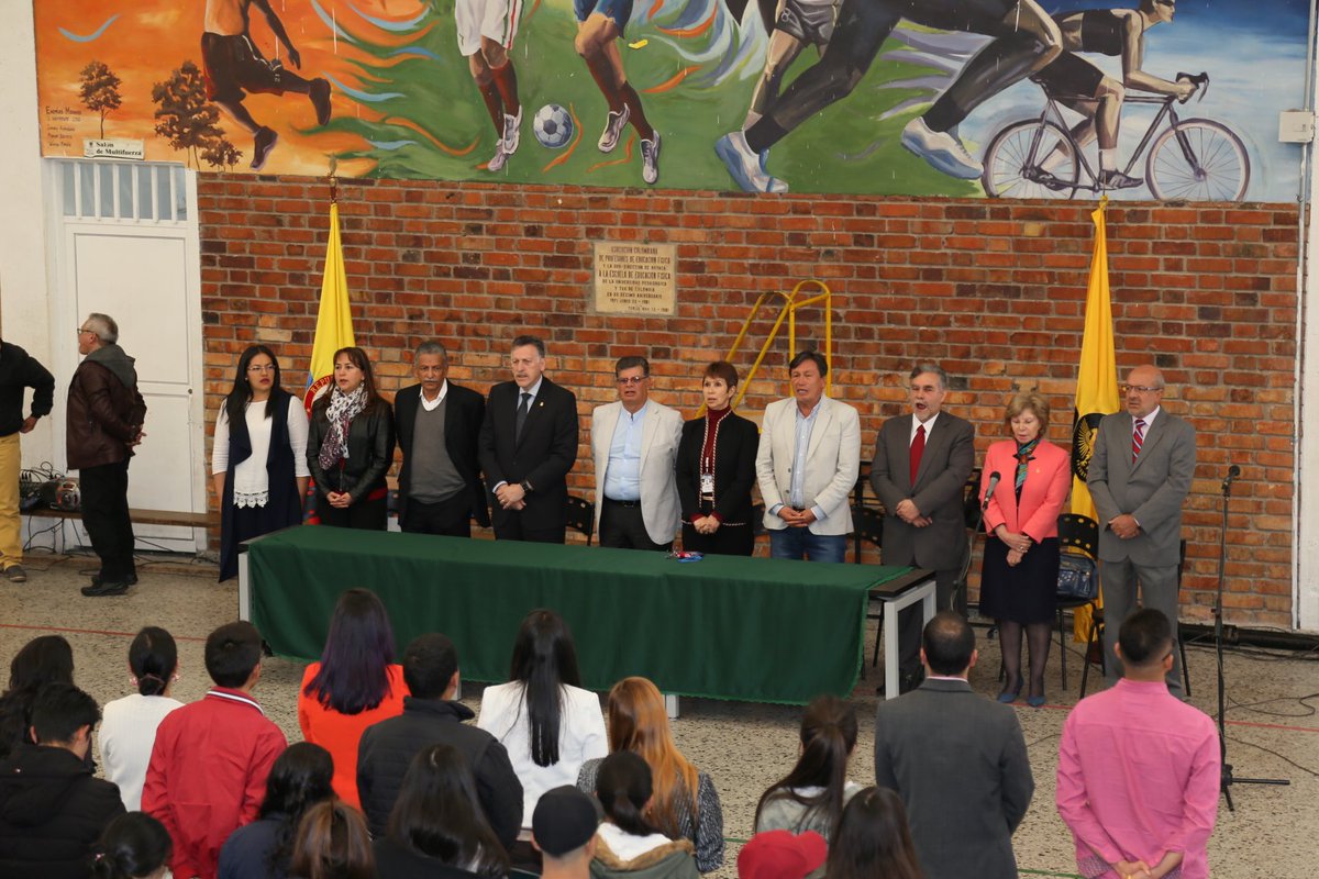UPTCoficial's tweet photo. Directivas de la @universidaduptc dan la bienvenida #AEstaHora a los #Estudientes que ingresan al segundo semestre del 2018 #Orgulloupetecista https://t.co/b11AEhoA4h
