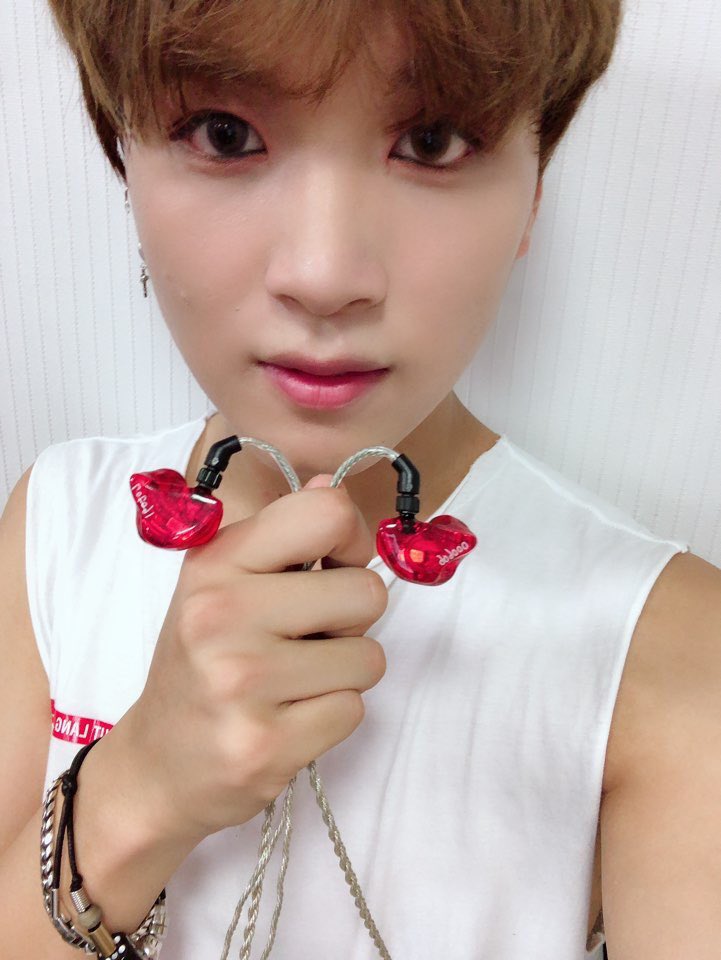 whateverhedoes's tweet photo. 야........ https://t.co/6sil6NCQpp