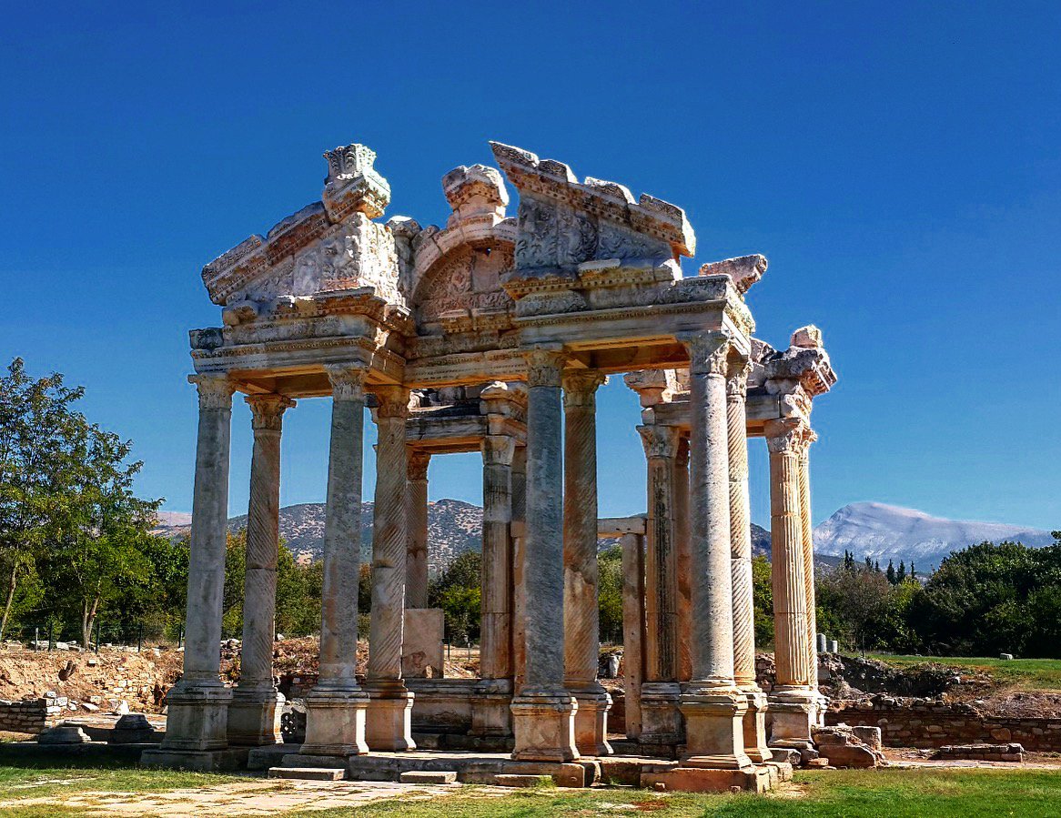 bakisege2018's tweet photo. Adını aşk ve güzellik tanrıçası Aphrodite’den alan Aphrodisias #tarih #tarihiyapılar #roma #aphrodithe #aphrodite #aphrodisias #aphrodisiasmuseum #turizm #travel #seyahat #tourist #museum #kale #castle #yapıt #romauygarlığı #god #mimariyapi #aydın #karacasu #turizmsektörü #müze https://t.co/qHEjWdZN2v