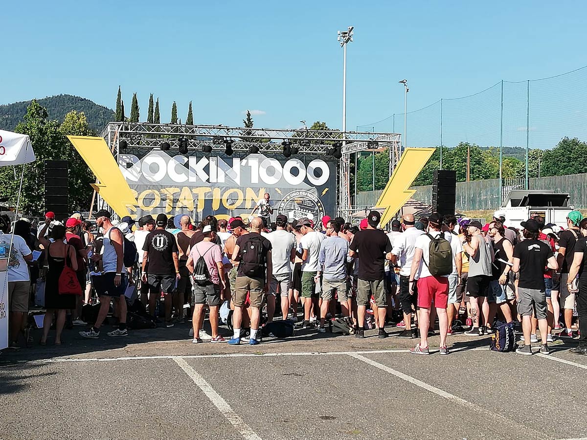 _LuciaSciacca_'s tweet image. I colleghi dello #StorymakerClub hanno partecipato a @rockin_1000: tre di loro si sono esibiti con altri 1600 musicisti a #Firenze e hanno voluto raccontarci questa bellissima esperienza. Grazie a Luca Iacono, Federico Lisi ed Esterico Simonelli! bit.ly/2NWToQb