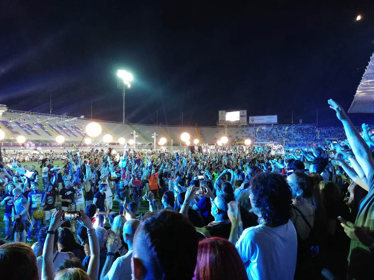 _LuciaSciacca_'s tweet image. I colleghi dello #StorymakerClub hanno partecipato a @rockin_1000: tre di loro si sono esibiti con altri 1600 musicisti a #Firenze e hanno voluto raccontarci questa bellissima esperienza. Grazie a Luca Iacono, Federico Lisi ed Esterico Simonelli! bit.ly/2NWToQb