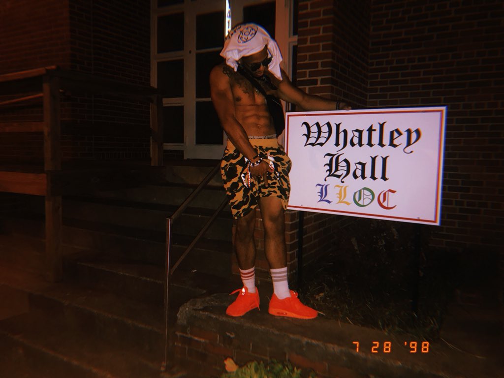 GQFancyPants's tweet photo. **clutches crotch in Bape shorts**
#snobshot #scammers #Anonymous #clout #monday #affairerisquee #fitnessmotivation #Alabama #caliboyz #supreme #bape #YEEZY https://t.co/jVzQ659gtl