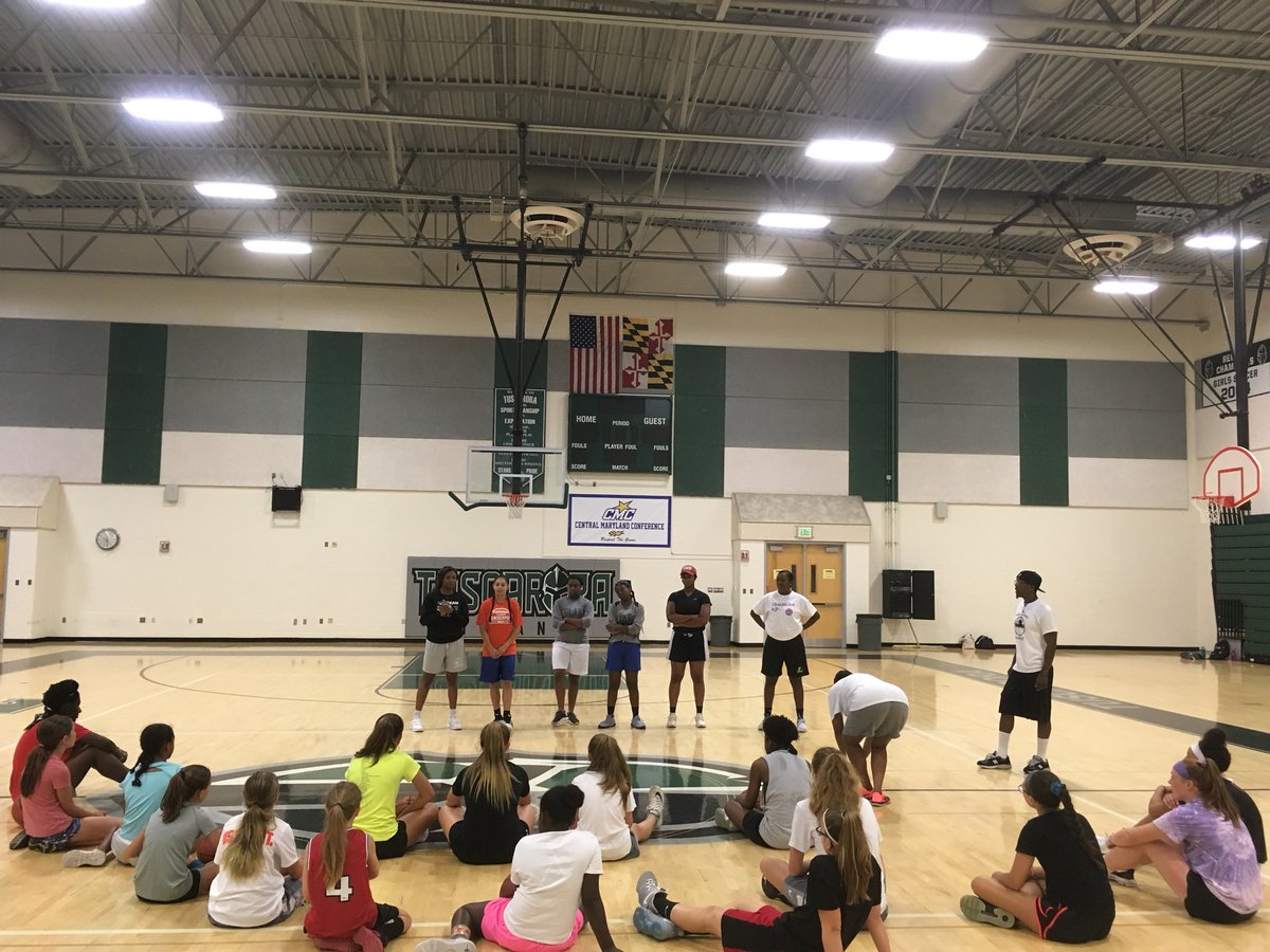 ths_gbb's tweet photo. Camp - Day 1! Alumni teaching! #TuscaroraTitans #TuscaroraBasketball https://t.co/KQ2AjMSjsJ