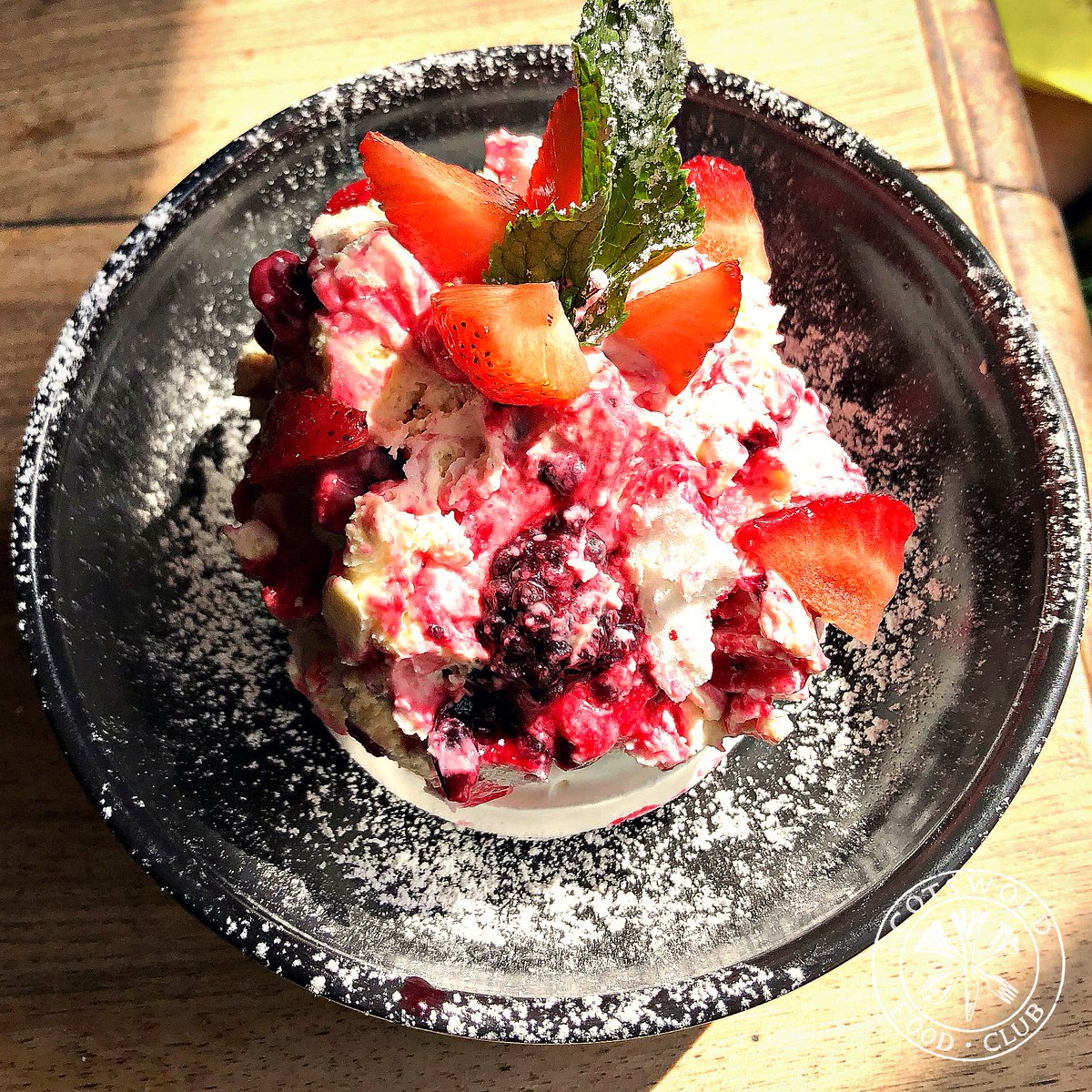 cotsfoodclub's tweet photo. ‘W H A T    A    M E S S’

😉😍👌🏼

#mess #eton #etonmess #etonmessy #theoldfleece #stroud #stroudpubs #cotswoldfood #cotswoldfoodie #cotswoldfoodclub #strawberries #raspberries #cream #cleanitup https://t.co/Krgr3b8J3y