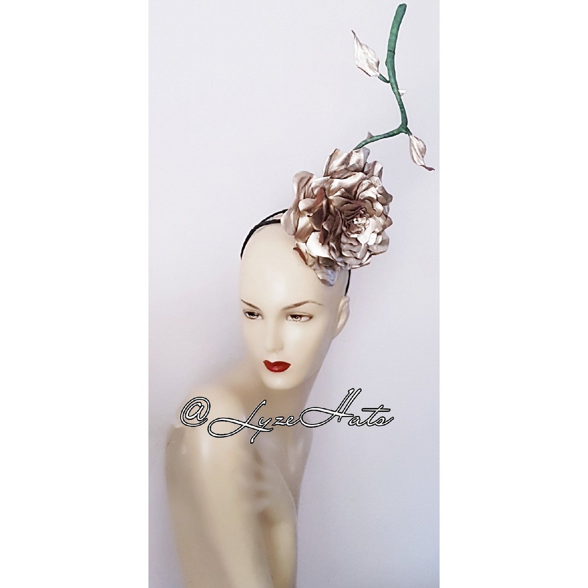 ROSE ~ ,'Upside Down Rose'.
At Times I Do Not Know What I Am Thinking....🤔 A Bovine ErinnerungAnBrod Flat Petal Arrangement In Molten Gold.
#FlowerMaking #Petals #Leather #Flowers #LeatherFlowers #Vines   #CalfLeather #Rose #Couture #LyzeHats #Millinery #FashionBloggers #Vogue