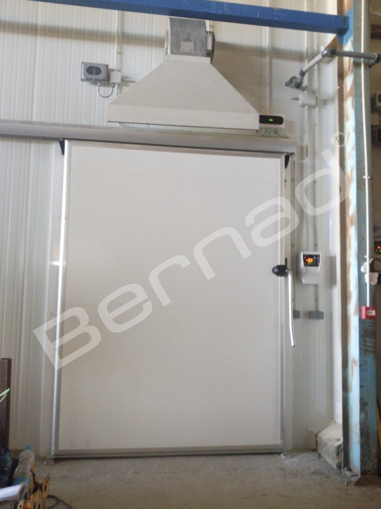 josebernadsl's tweet photo. ¡Comenzamos la semana con fuerza! 💪 
📌 Nuevos proyectos 🔴 En concreto finalizamos este proyecto de #refrigeracion para la #conservación de #ajos 😊 ¿Qué os parece? 
.
.
.
#FelizLunes #refrigeration #coldroom #camarasfrigorificas #frioindustrial #coolingroom #garlic https://t.co/HKnCOm0ksB
