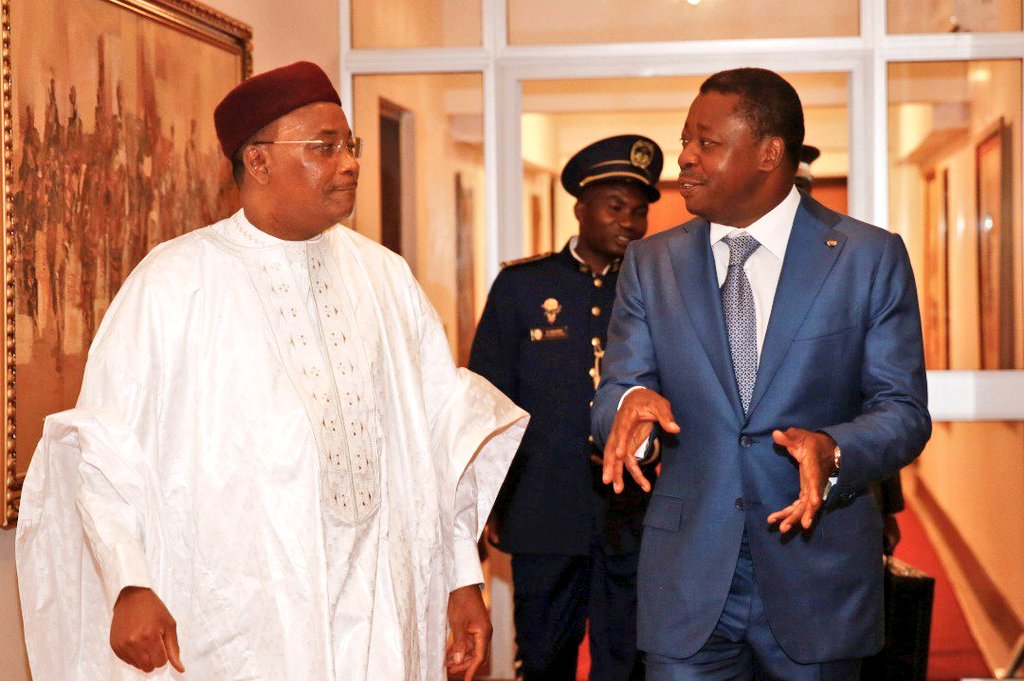 ArracheBen11's tweet photo. Paix et Sécurité au Sommet de #CEDEAO /#CEEAC à #Lome. Au Moment où il prend part à ce sommet le Président @IssoufouMhm a reçu le grand prix de la stabilité politique et du développement dans le cadre du Prix Africain de l Émergence et du Développement #PAFED 2018. #Niger https://t.co/DeLWaecKal