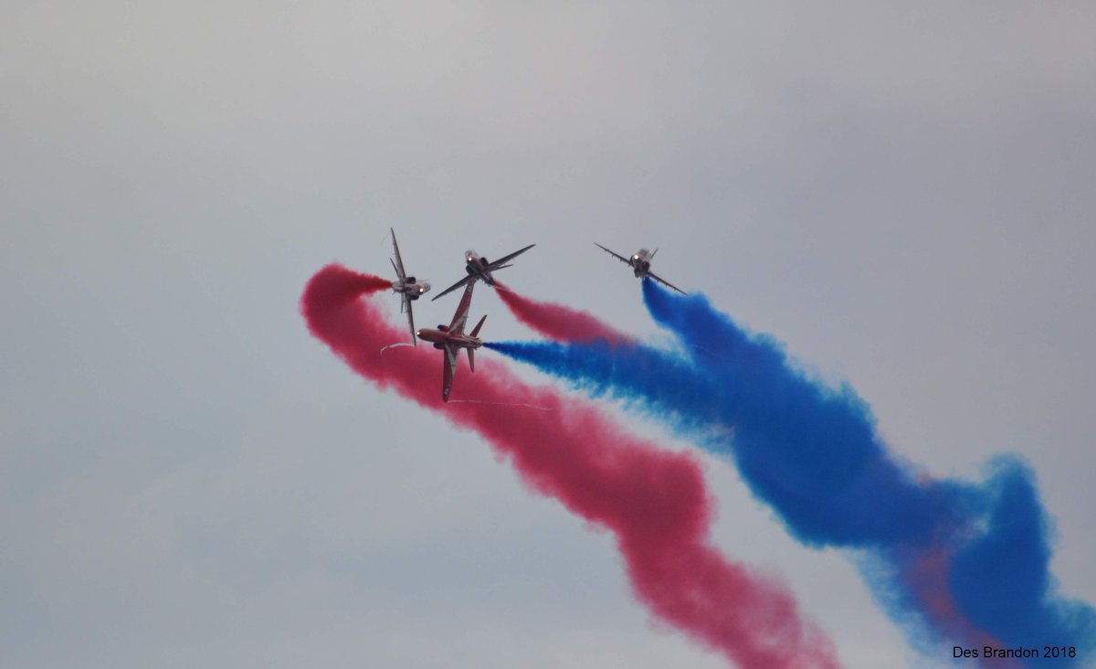 Brandonagencies's tweet photo. #brayairdisplay Now that is Work At Height. https://t.co/AbTxD1ih7u
