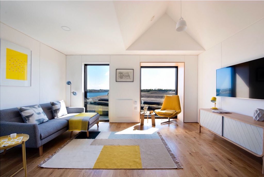urban_splash's tweet photo. The pitched roof, an awesome top floor feature of our Town Houses; our architects @shedkm describe the feature as one which came from their desire to “turn it longitudinally to create a loft style spacious home aimed at the urban house buying market” #USModular https://t.co/RBn3tv9L3U