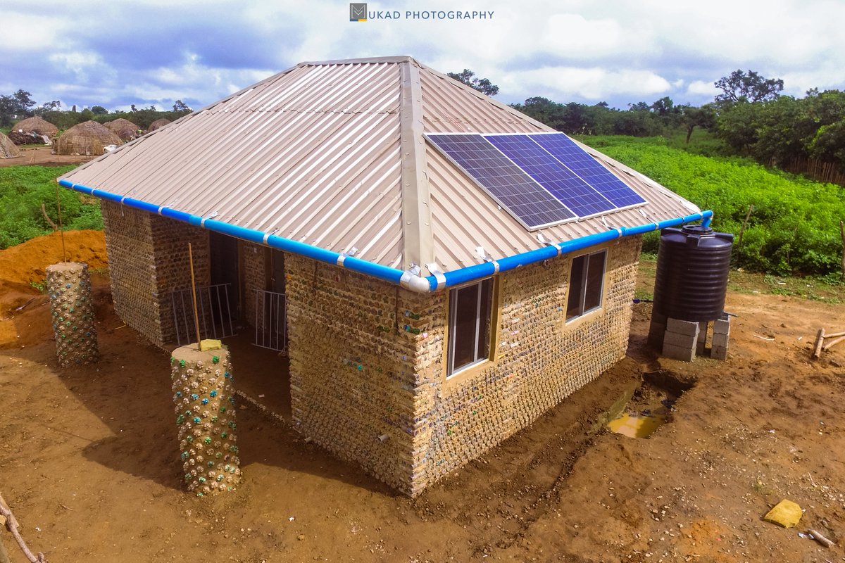 MuyiwaOyinlola's tweet photo. Check out our new publication which reports on our transdisciplinary  #FoEDev project  on developing  resources and capacity for affordable self-sufficient homes in the developing world https://t.co/lbdBDRtigy
#LCSHR @timjwhitehead @YeWanDae @oluyemi_jegede @AbuzeinabAmal https://t.co/APioodikSe