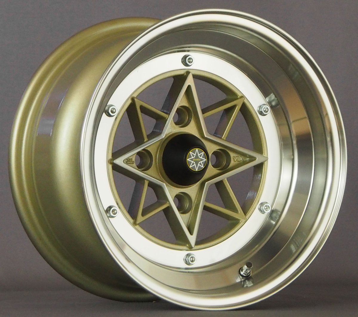 FFu1KYkaxnAyjcn's tweet photo. #starshark #focusracingfive Silver #Focuracingfive Gold #longchmpxr4 1510 -40 https://t.co/9tx94uxKVc
