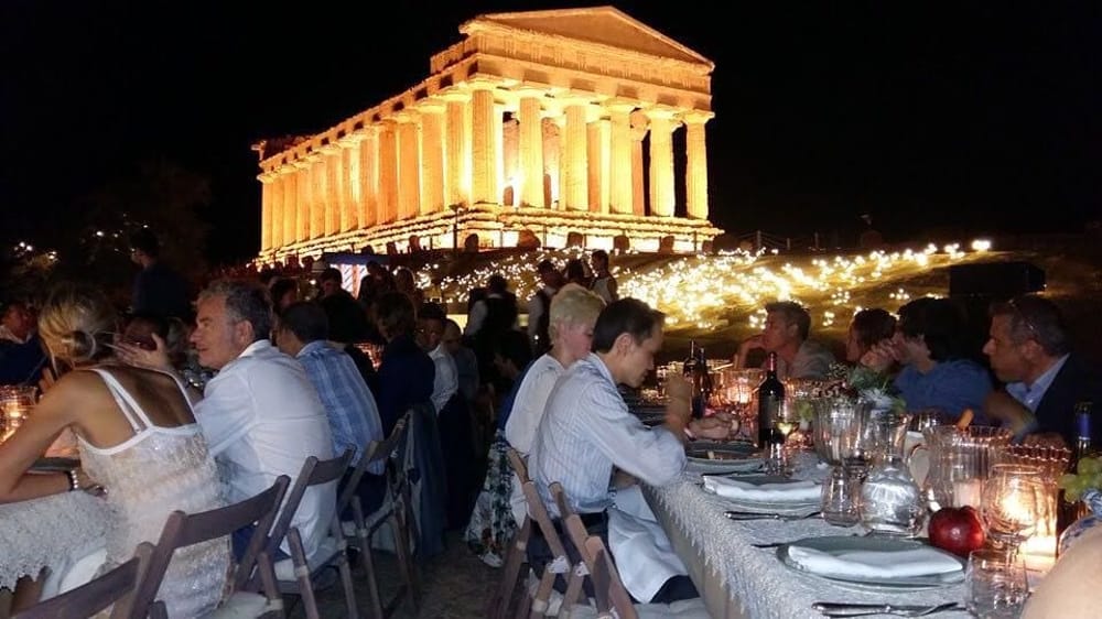 TwitGinger's tweet photo. #GoogleCamp2018: Lady Gaga, George Clooney e Michael Jordan ospiti dell'evento a Selinunte, in Sicilia https://t.co/usa8M1tXFl https://t.co/OBQLITnJkN