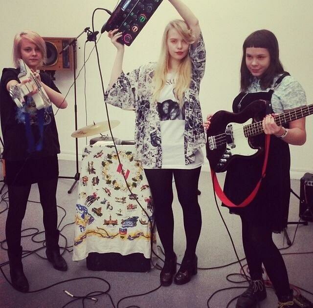 Dream Wife tweet media