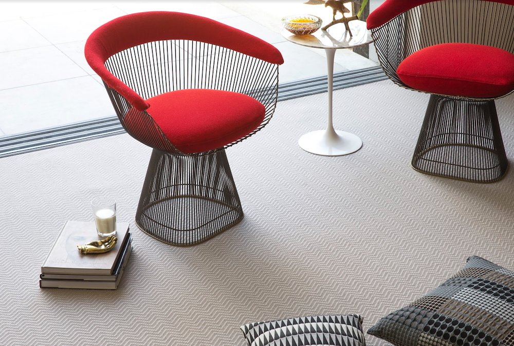 AlternativeFlr's tweet image. #Summer is here. Time to lighten up your home with a fine wool carpet just like our architectural Wool Iconic Chevron. Take it one step further and mix materials for a modern finish. bit.ly/2JvdgHG #IconicWool #IconicNames #IconicCarpets #stripecarpets