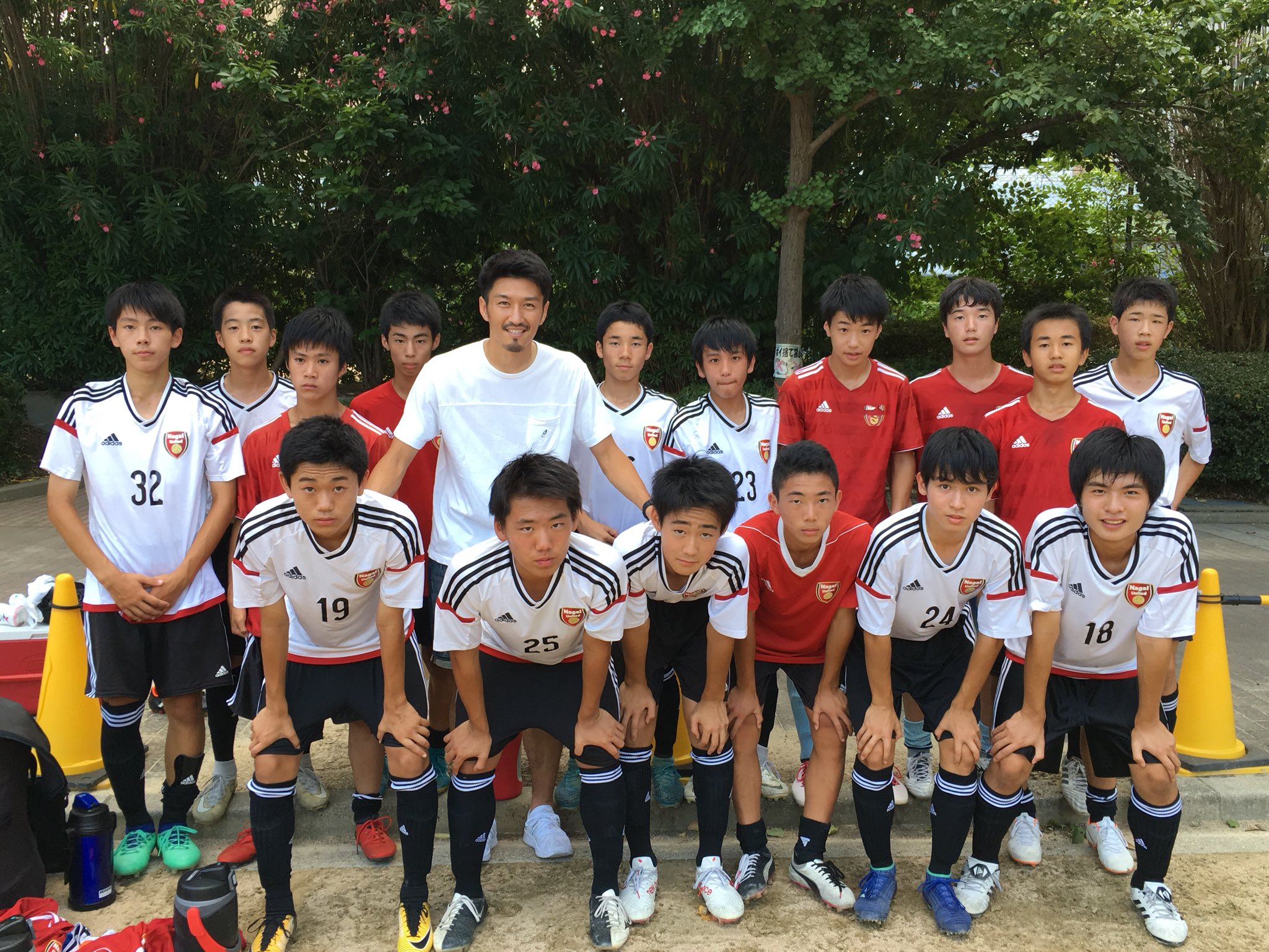 ながいユナイテッド Al Twitter 渡部選手が 応援 差し入れもって駆けつけてくれました T Co Ksbi33wf43 Twitter