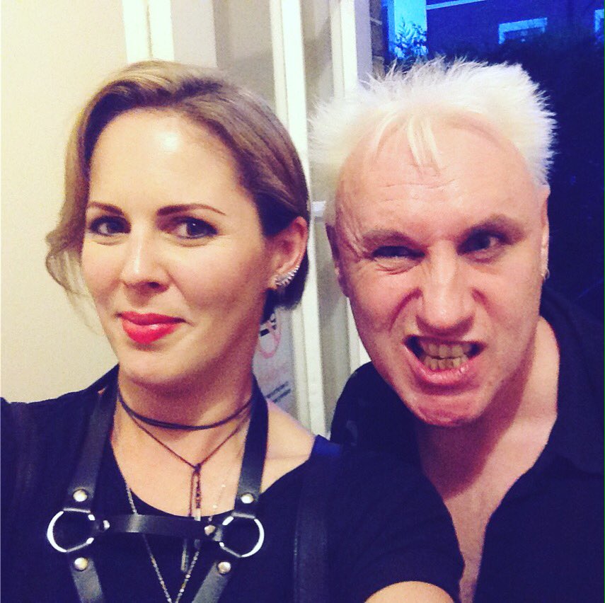 EmDarkOfficial's tweet photo. Last night at Kim Newman's annual party. Pictured here with internationally renowned cult film Director and friend Jake West (Razor Blade Smile, Evil Aliens, Doghouse, Pumpkinhead: Ashes to Ashes, The ABCs of Death) 🎬
. . .
#filmdirectors #film #creativecircle #blonde https://t.co/0Twnj2Ni2a