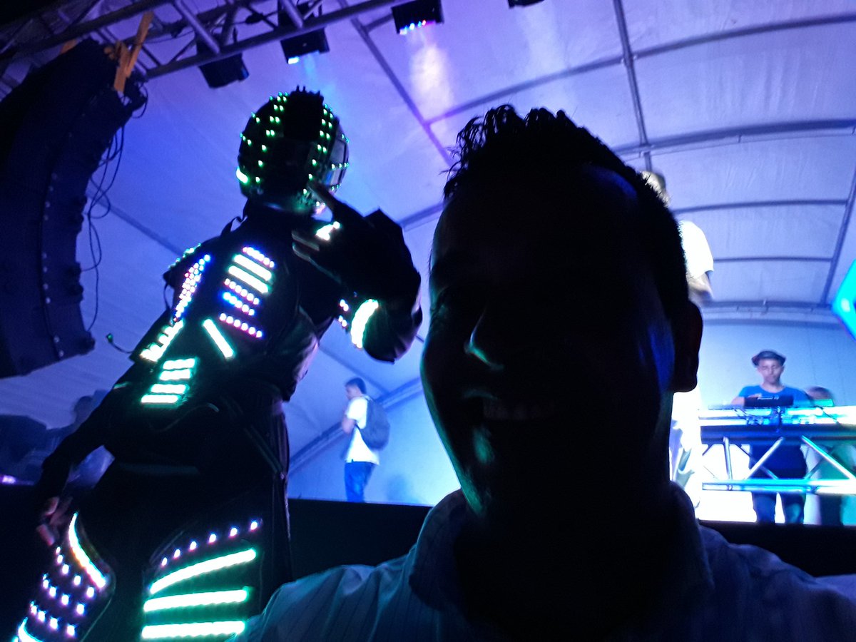 tobbyeventos1's tweet photo. 2 Robots LED disponibles para innovar tus eventos ⏯whatsapp ▶️3203301373 https://t.co/yrO589moTF