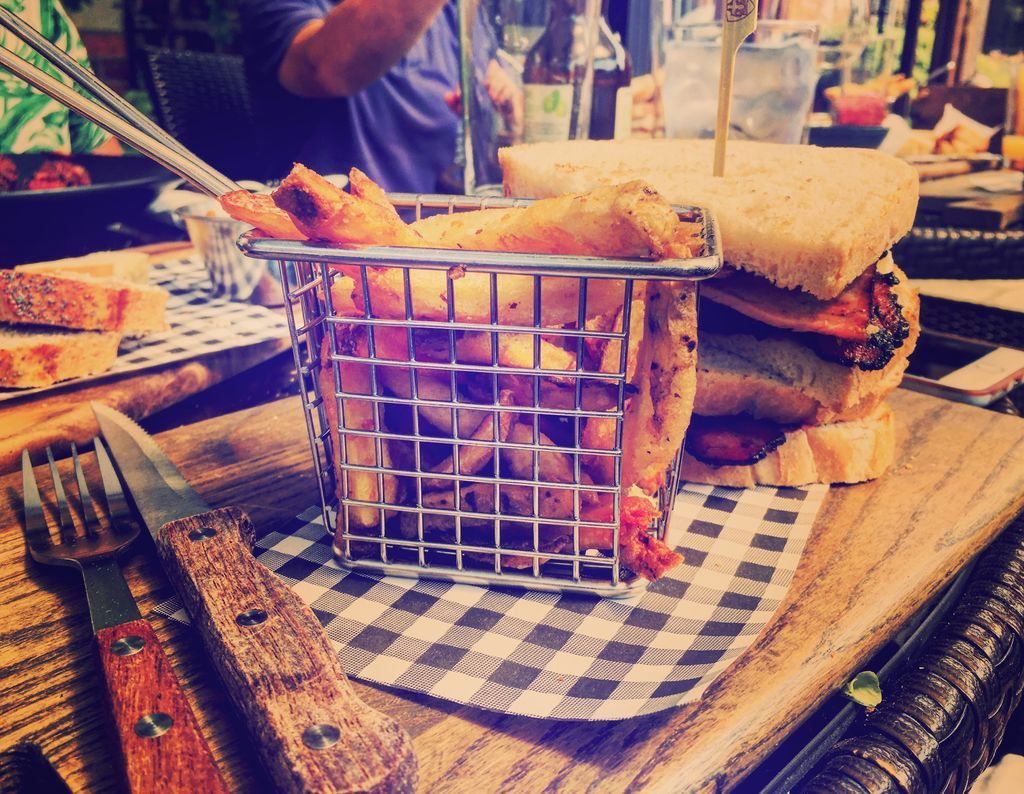 BIWEventProfsEU's tweet photo. Last week we were enjoying dining alfresco with our clients, bring back the sun! #EventsIndustry #Dining #ClientLunch #EventProfs #Delicious https://t.co/ZdCdkgZdaO
