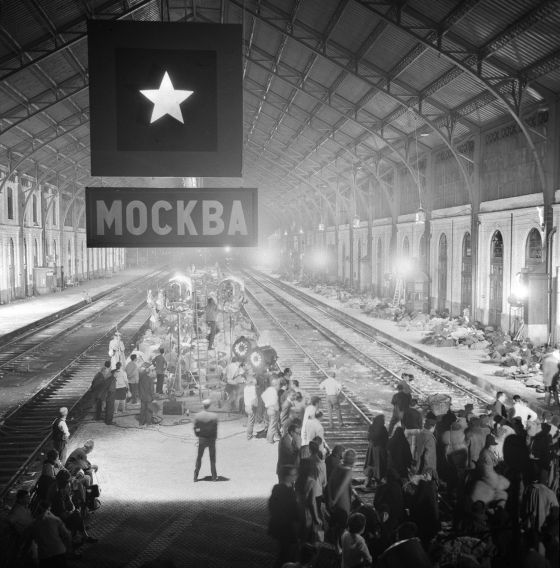 M_Ferrocarril's tweet photo. #TalDíaComoHoy, un 30 de julio de 1965, se rodaban en la estación de Delicias escenas de la película 'Doctor Zhivago'#CineyTren https://t.co/uGT1hYrZbs https://t.co/hWAIXqYC0r