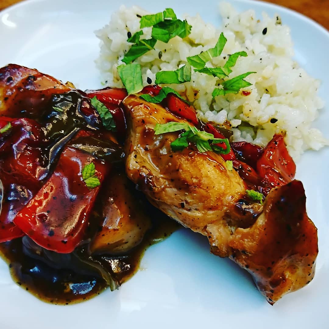 We love the sound of Singaporean Black Pepper Stir Fry Turkey! This was whipped up in under 10 minutes by @cocinista.es. 👌 Don't forget to tag #asianhomegourmet to share your meal creations! #blackpepperstirfry #blackpeppersauce #10minutemeals