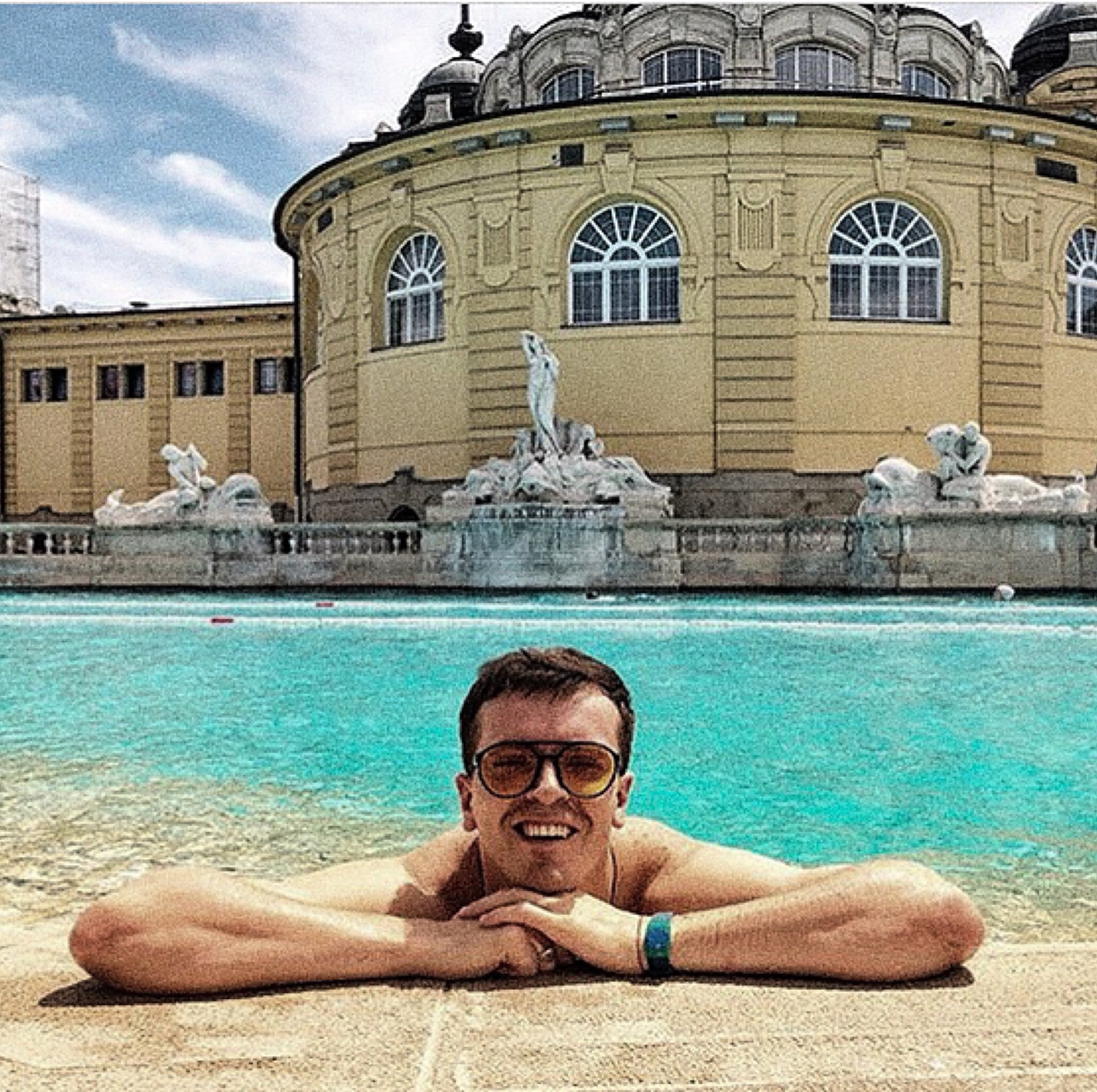 Арсений Попов на пляже