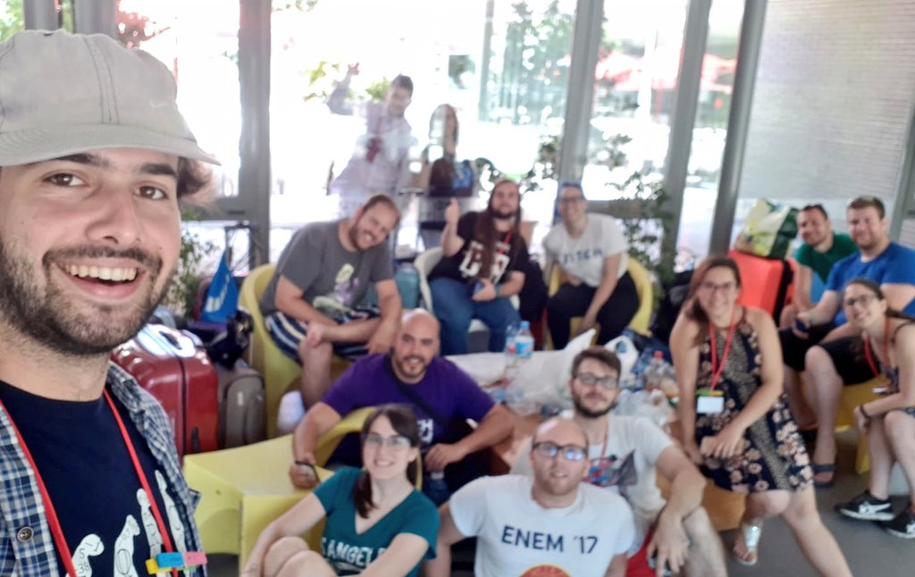 🌷El finde de después del #ENEMVal2018, es tradición quedarnos en algo que llamamos <a href="/FETEMat/">FETEM</a>, ¡un finde para conocer la ciudad y hacer amigos!
Este año se han quedado 1/3 de los asistentes al <a href="/ValenemXIX/">XIX ENEM VALENCIA</a>, ¿os animáis a quedaros también en Granada? 🎳⛸🌄⛱