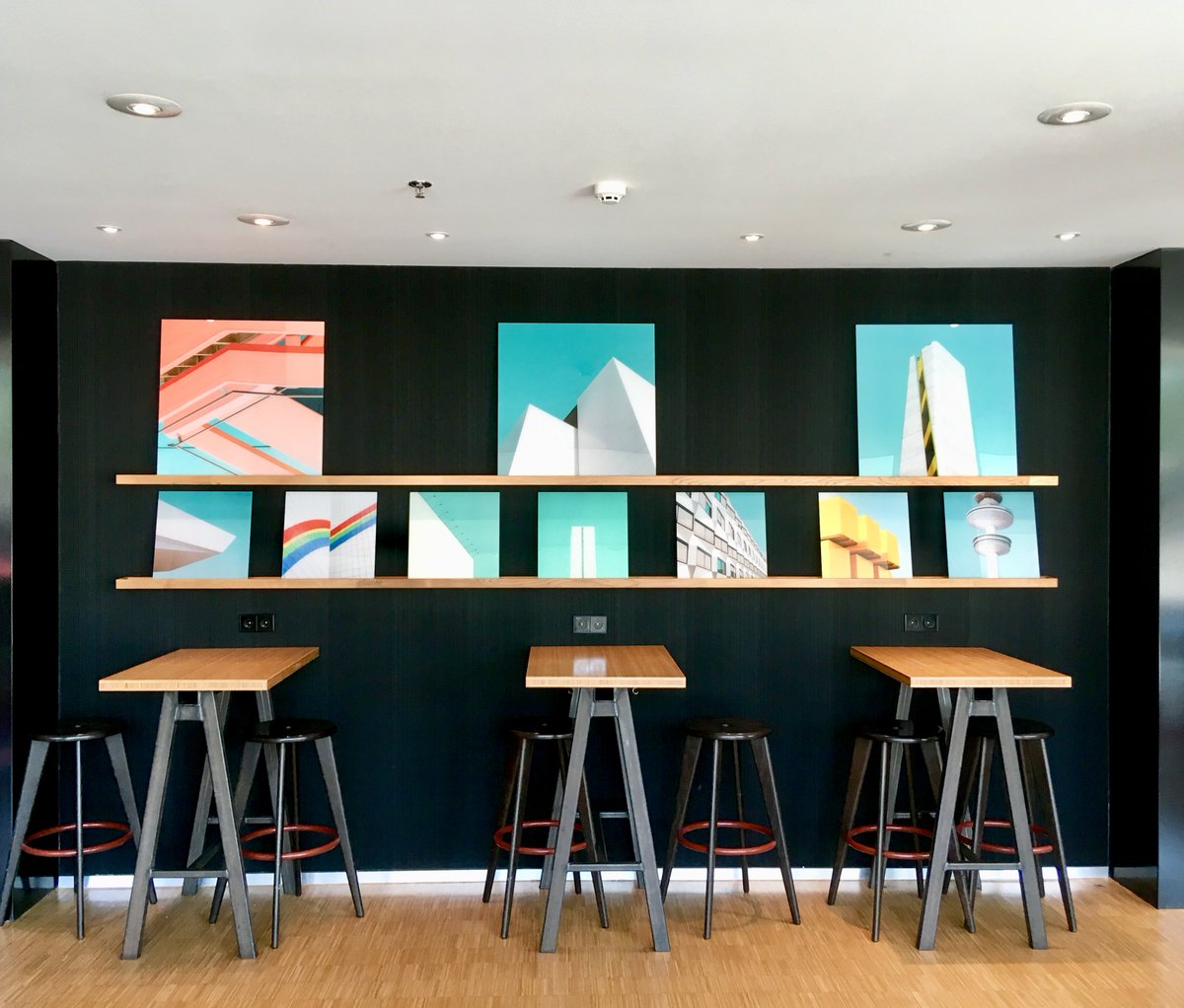 Travail en mode bleisure, salles de réunion version startup, confort comme à la maison vs. dépaysement total... Nouvelle découverte <a href="/citizenM/">citizenM hotels</a> dans la Venise Hollandaise ! bit.ly/2K8rxue  #bleisure #voyagedaffaires #deplacementpro #amsterdam #citizenm #concept #experience