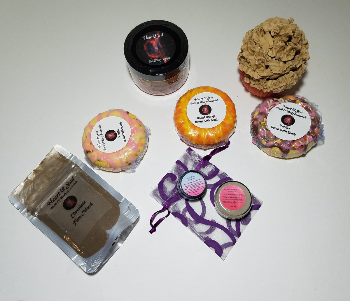 HEARTNSOUL__'s tweet photo. Sign up now https://t.co/446tAQYCTr &amp; get an free box! Our theme is Sweet Treats. This what you get #subscriptionbox #mysterybox #aromatherapy #bathbombs #cratejoy #cottoncandy #bathandbody #bathheaven #bathblogger #craftpromoters #spabox #beautybox #heartnsoul #heartnsoulbyus https://t.co/0iU9DaWOli