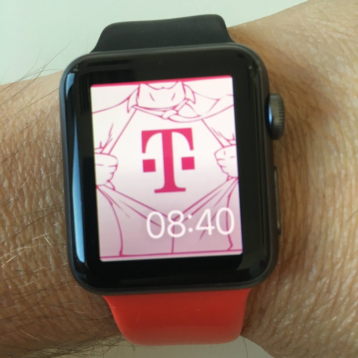 DirkMagenta's tweet photo. Eine Uhr mit einer Botschaft und jede Menge #Werkstolz
#TelekomWall #TelekomBotschafter #MagentaLove #LoveMagenta #MAGENTA #JetztMagenta #Telekom #rettetMAGENTA https://t.co/nDKJ9f6xcV